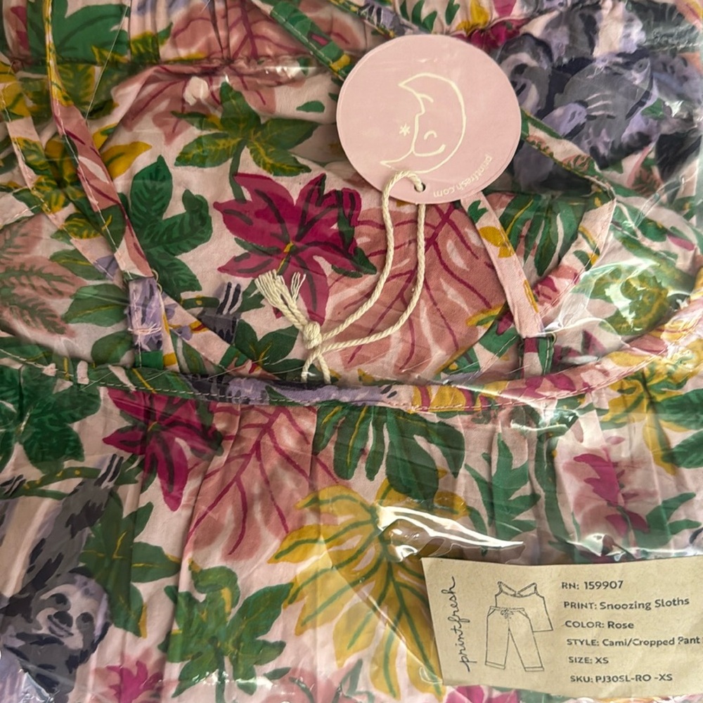 BNWT sealed Printfresh Snoozing Sloths Pink XS Cami & cropped pant